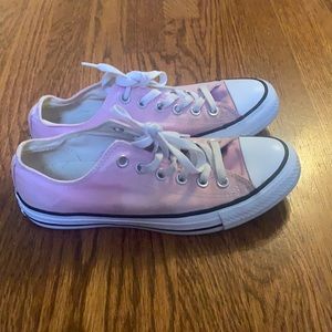 Pink converse women’s size 8 or men’s size 6